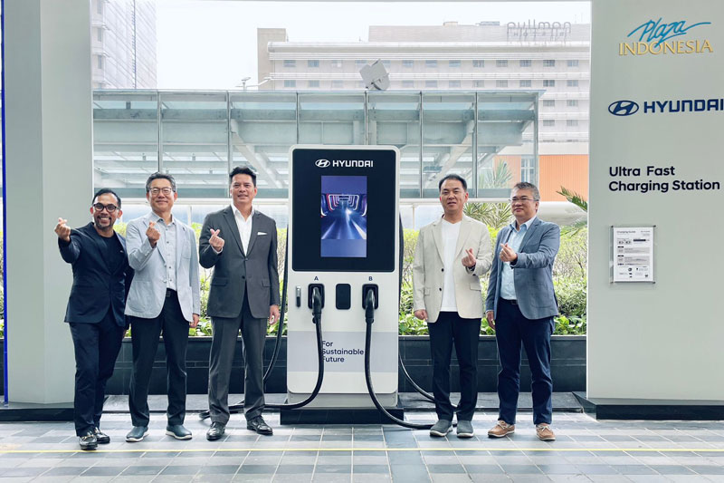 Asik, Stasiun Pengisian Daya Kendaraan Listrik Ultra Cepat Hadir di Plaza Indonesia